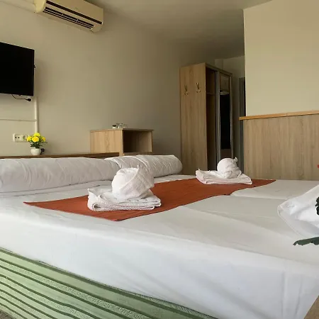 Kalvaria Varfal Panzio 3* Πετς
