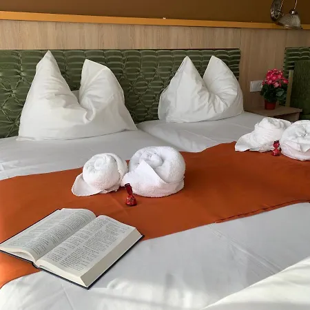 Kalvaria Varfal Panzio 3* Πετς