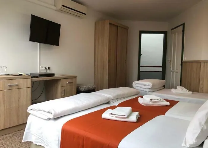 Hotell Kalvaria Varfal Panzio